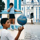 ©ALEX WEBB -MEXICO - 1985 - Tehuantepec-Children playing in a courtyard