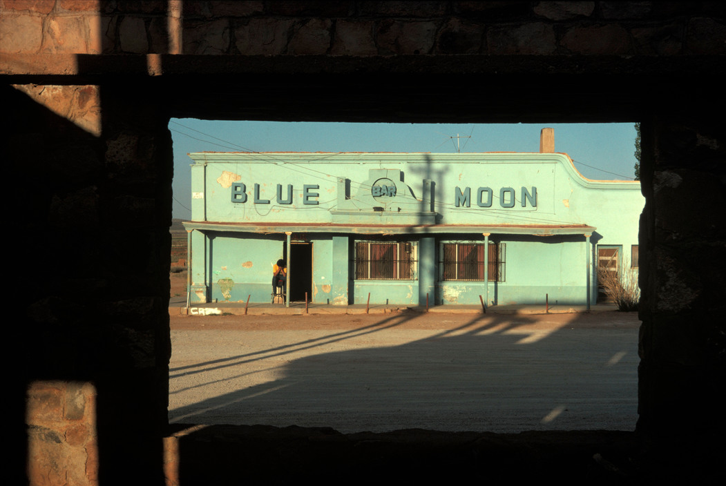 ©ALEX WEBB - MEXICO-Naco-Sonora (Border)-1979 - Outside a nightclub