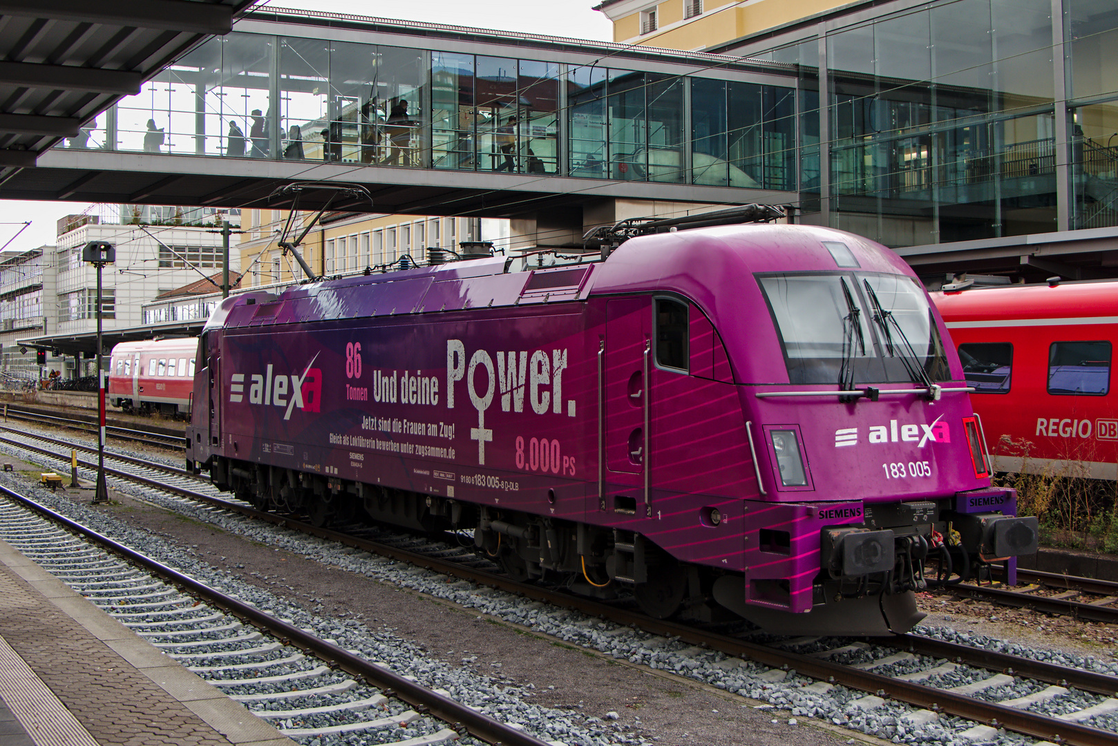 "alexa" Werbelok im Bahnhof Regensburg