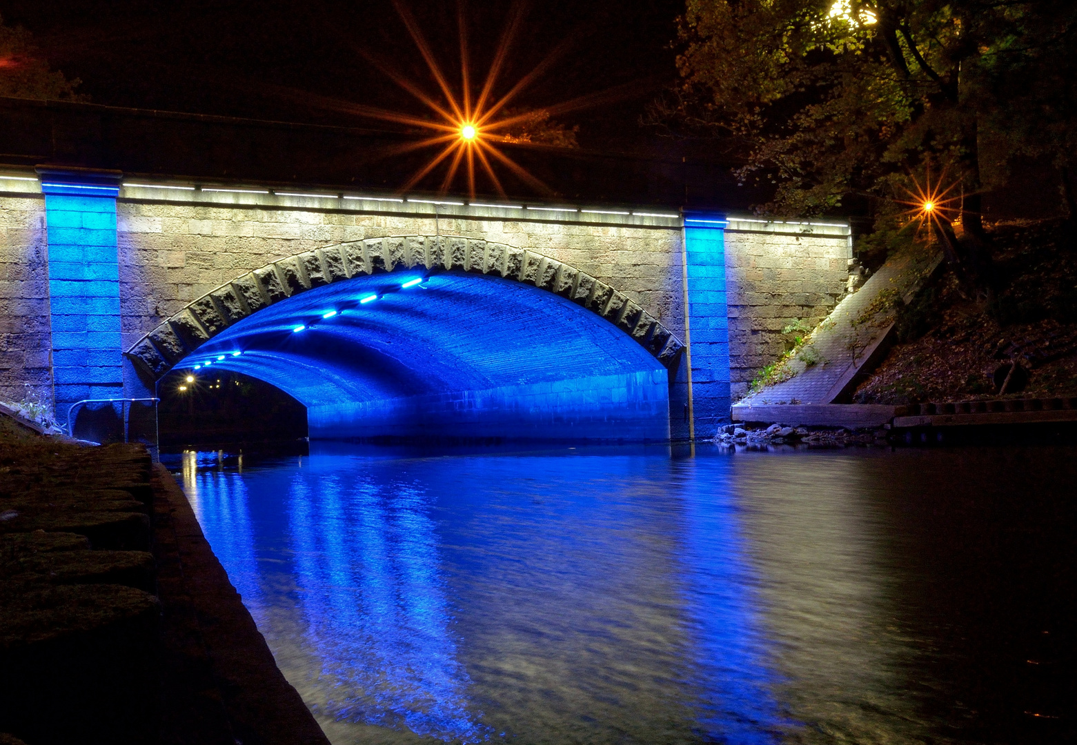 Alexander Bridge by night