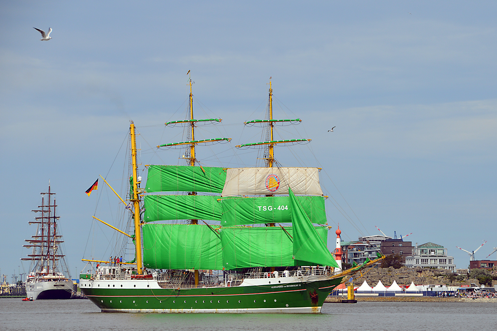 Alexander von Humbold II Einlaufparade zur Sail 2015 in Bremerhaven
