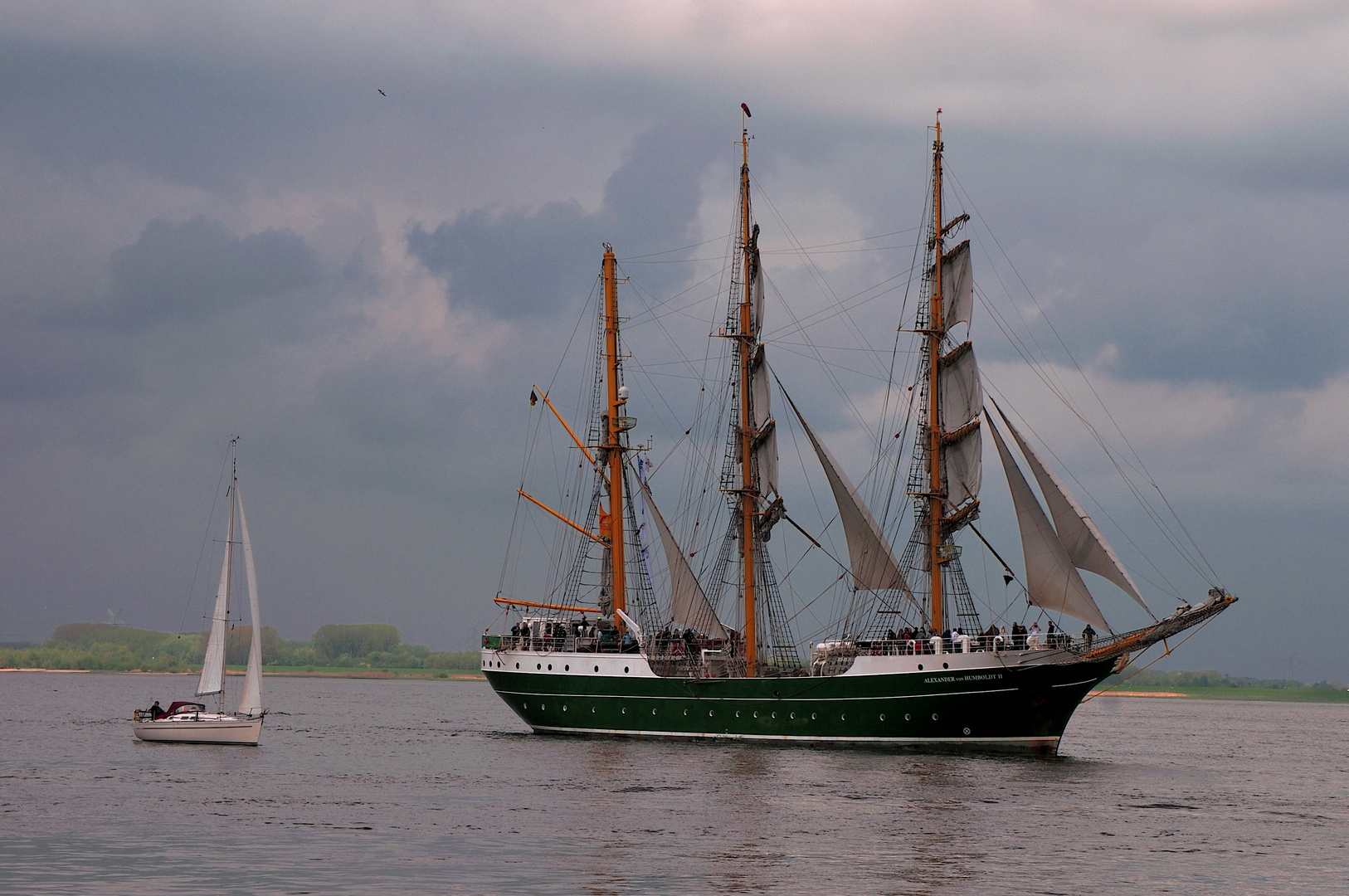 Alexander von Humboldt II Foto & Bild | schiffe, wasser, elbe Bilder ...