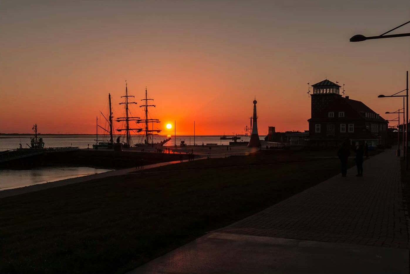 Alexander von Humboldt II im Abendrot