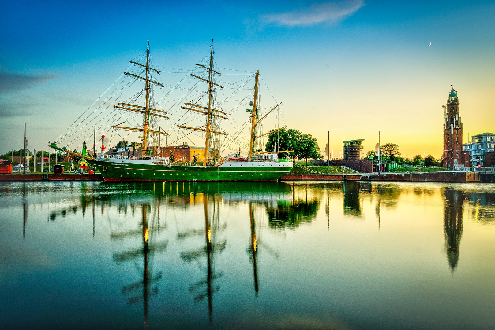 "Alexander von Humboldt II" im Neuen Hafen