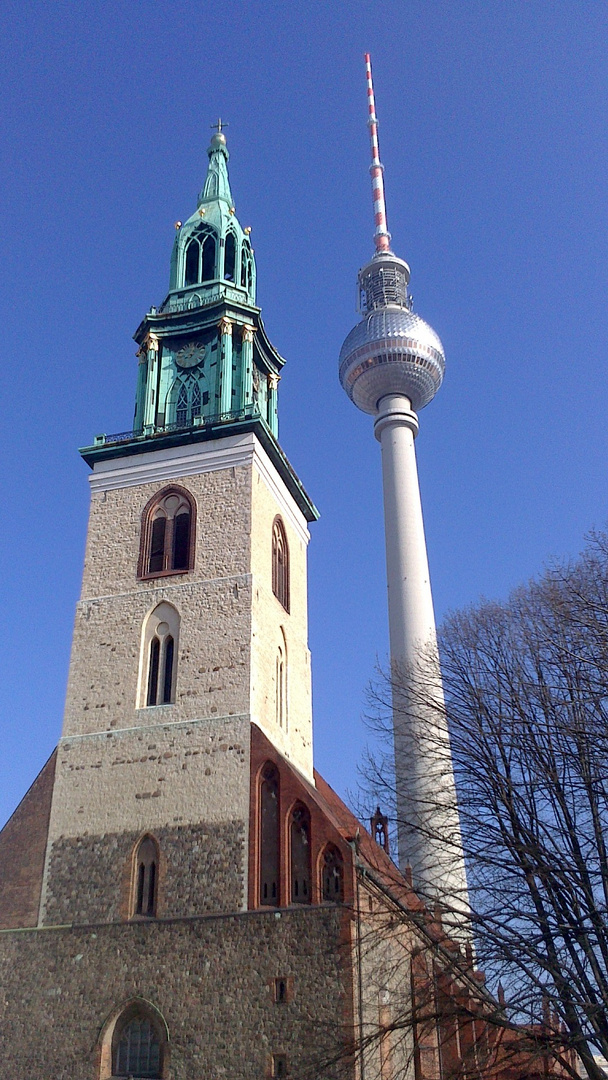 Alexanderplatz - Tele-Spargel und Kirche