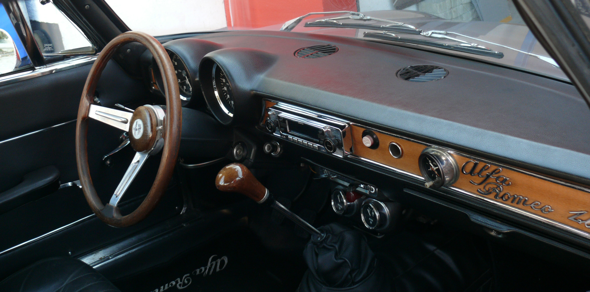 Alfa Bertone Bauj. 1973 ... Cockpit ...