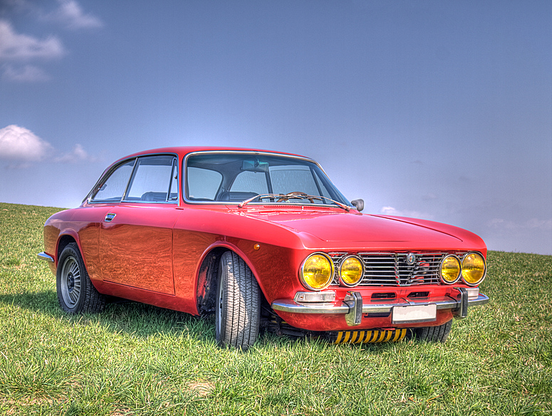 Alfa Romeo 2000 GT Veloce 1/3