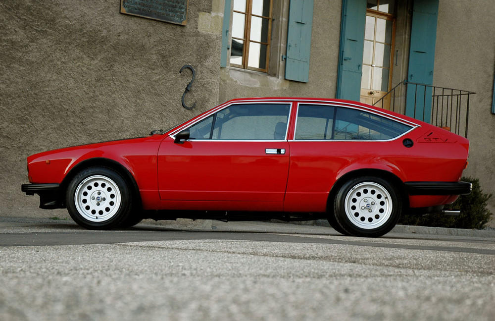 Alfa Romeo Alfetta GTV 2