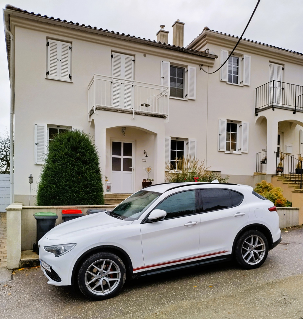 Alfa Romeo Stelvio ...