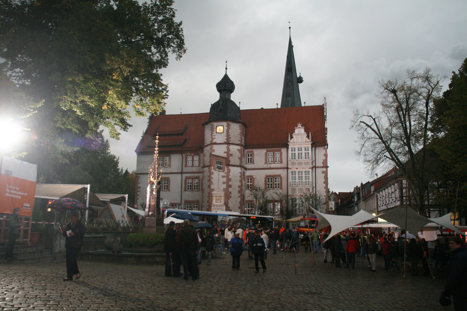 Alfelder Rathaus am Abend