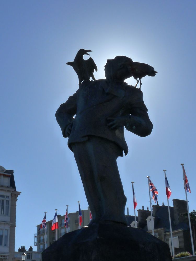 Alfred Hitchcock sur la plage de Dinard