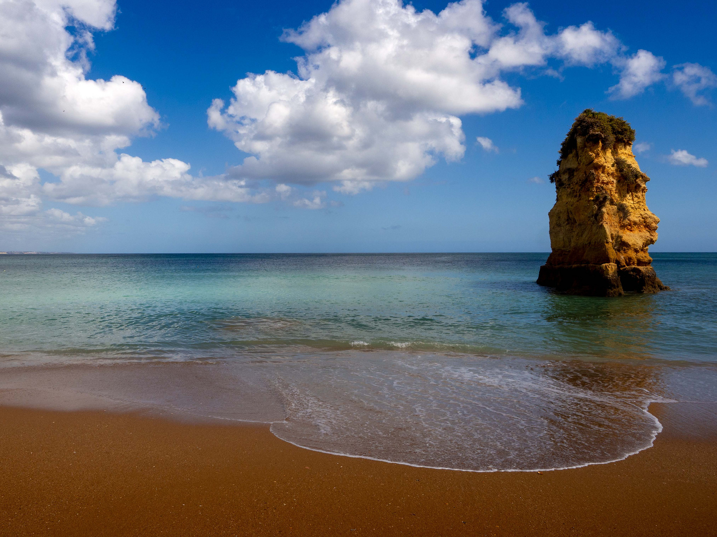 Algarve, Portugal - Felsen im Meer