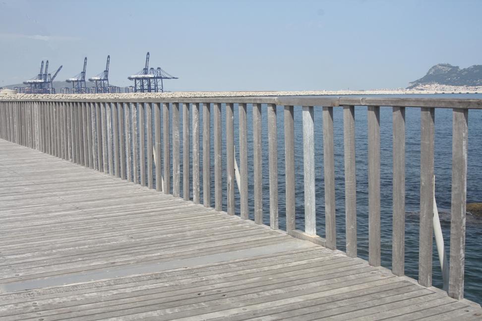 Algeciras frente a su bahía