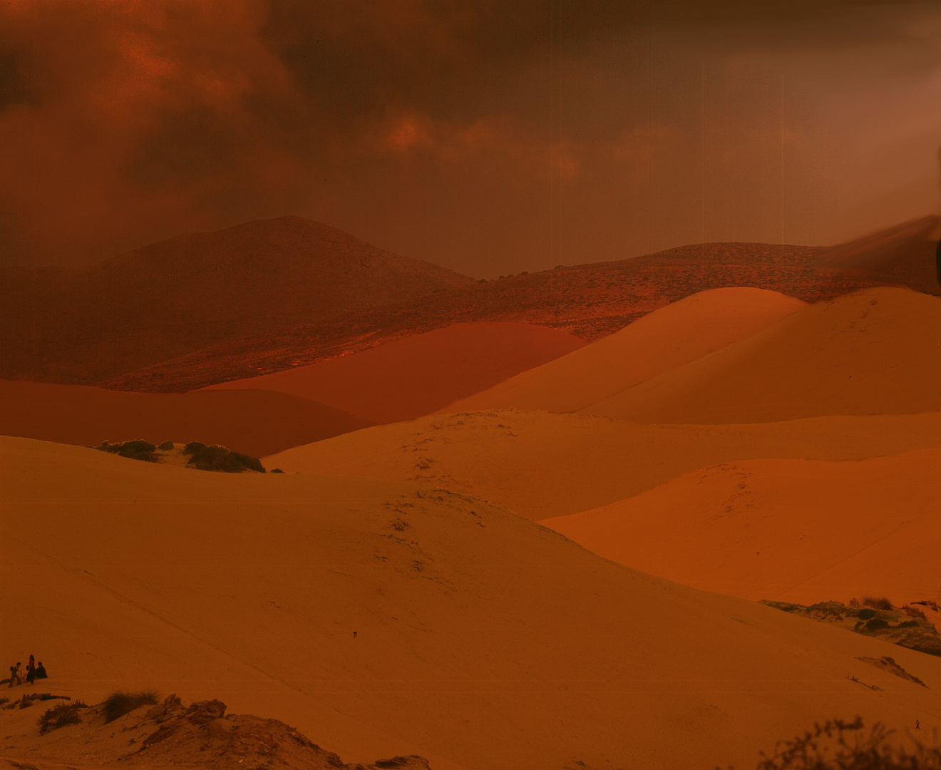 Algerische Wüstenlandschaft hiner den Hoggar Gebirge