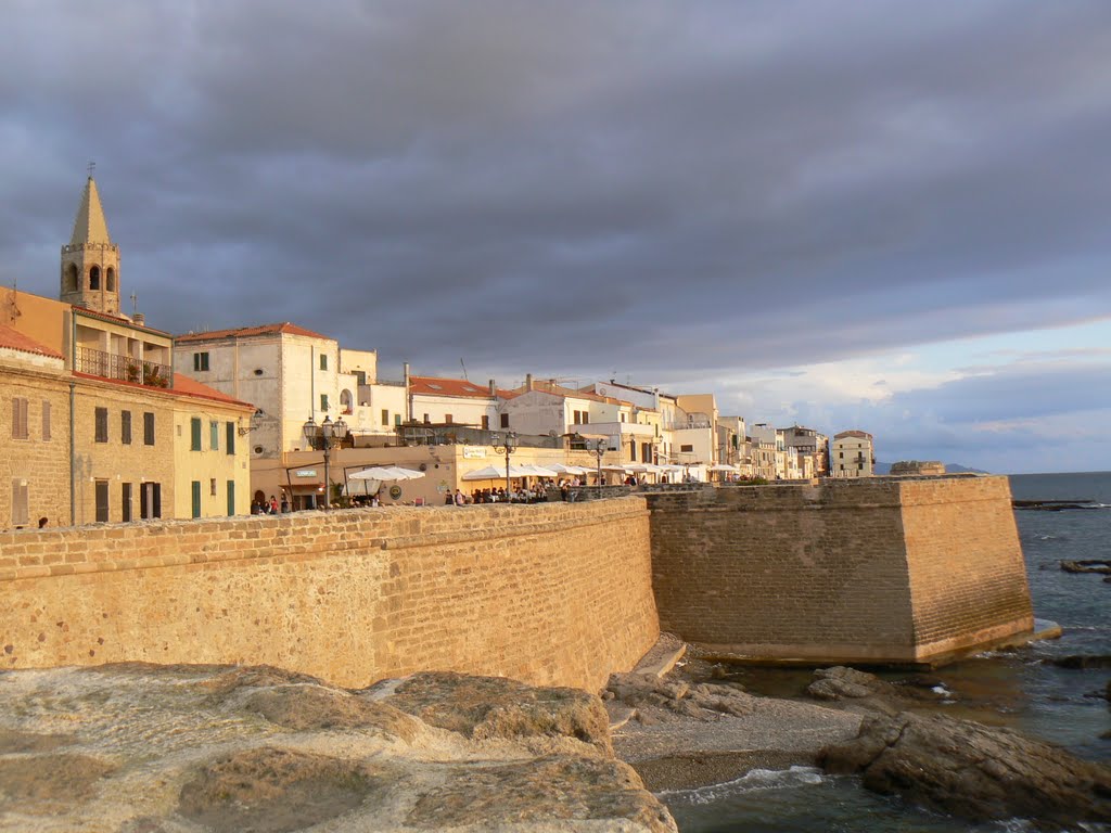 Alghero bei tief stehender Sonne.