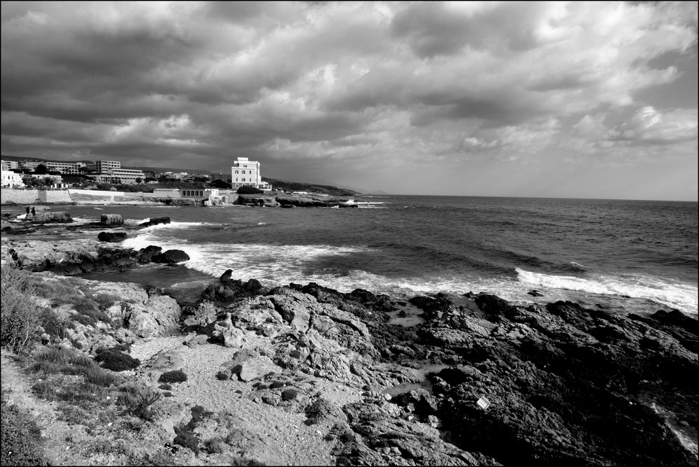 Alghero Black and White