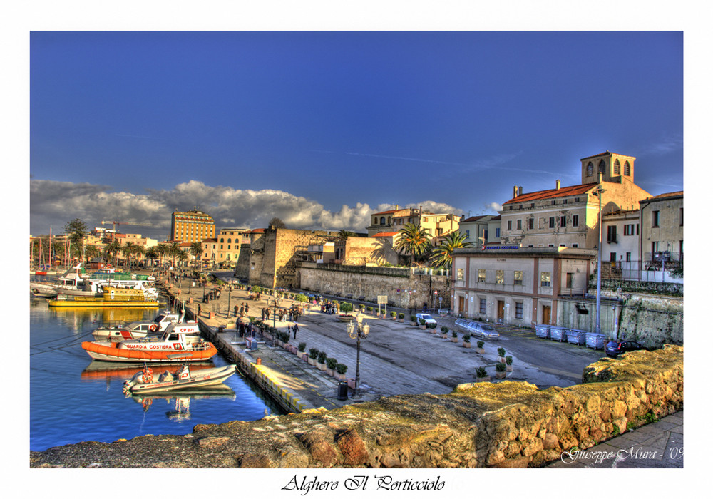 Alghero: Il porticciolo visto dai bastioni