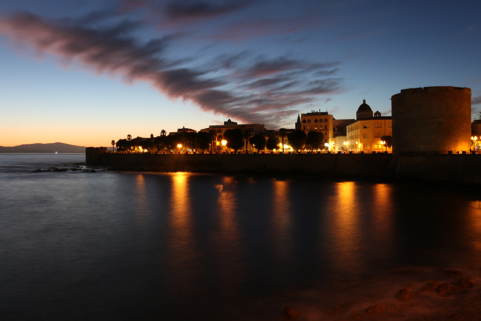 Alghero lungomare bei Nacht