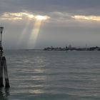 Alguien olvidó apagar las farolas en Venecia