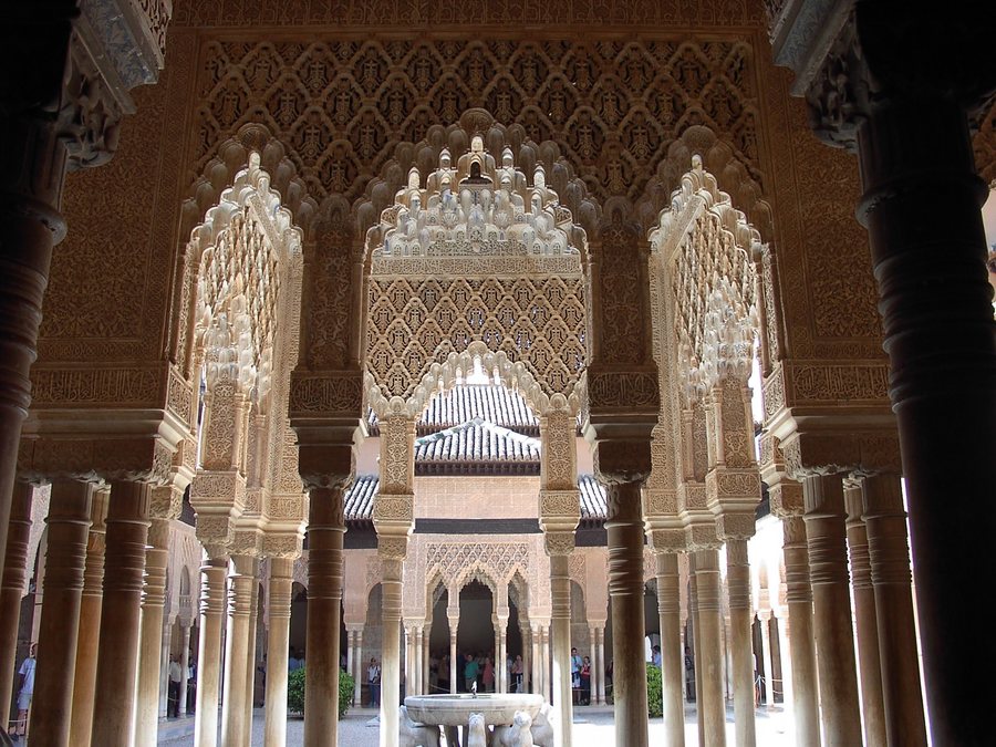 Alhambra-Blick in den Löwenhof