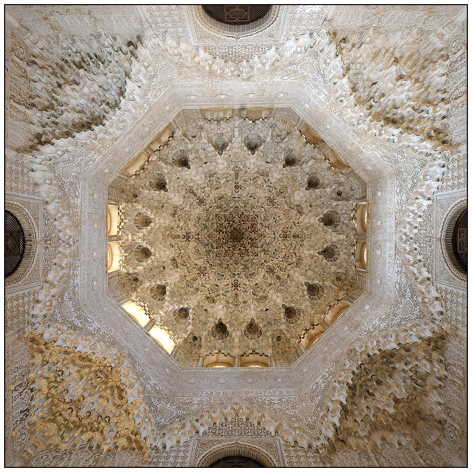 Alhambra: Decke im Löwenhof