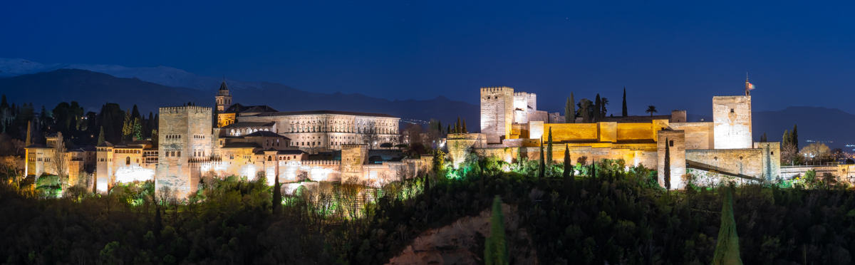 Alhambra in der blauen Stunde