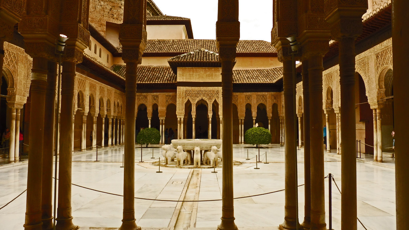  Alhambra Innenhof mit Brunnen