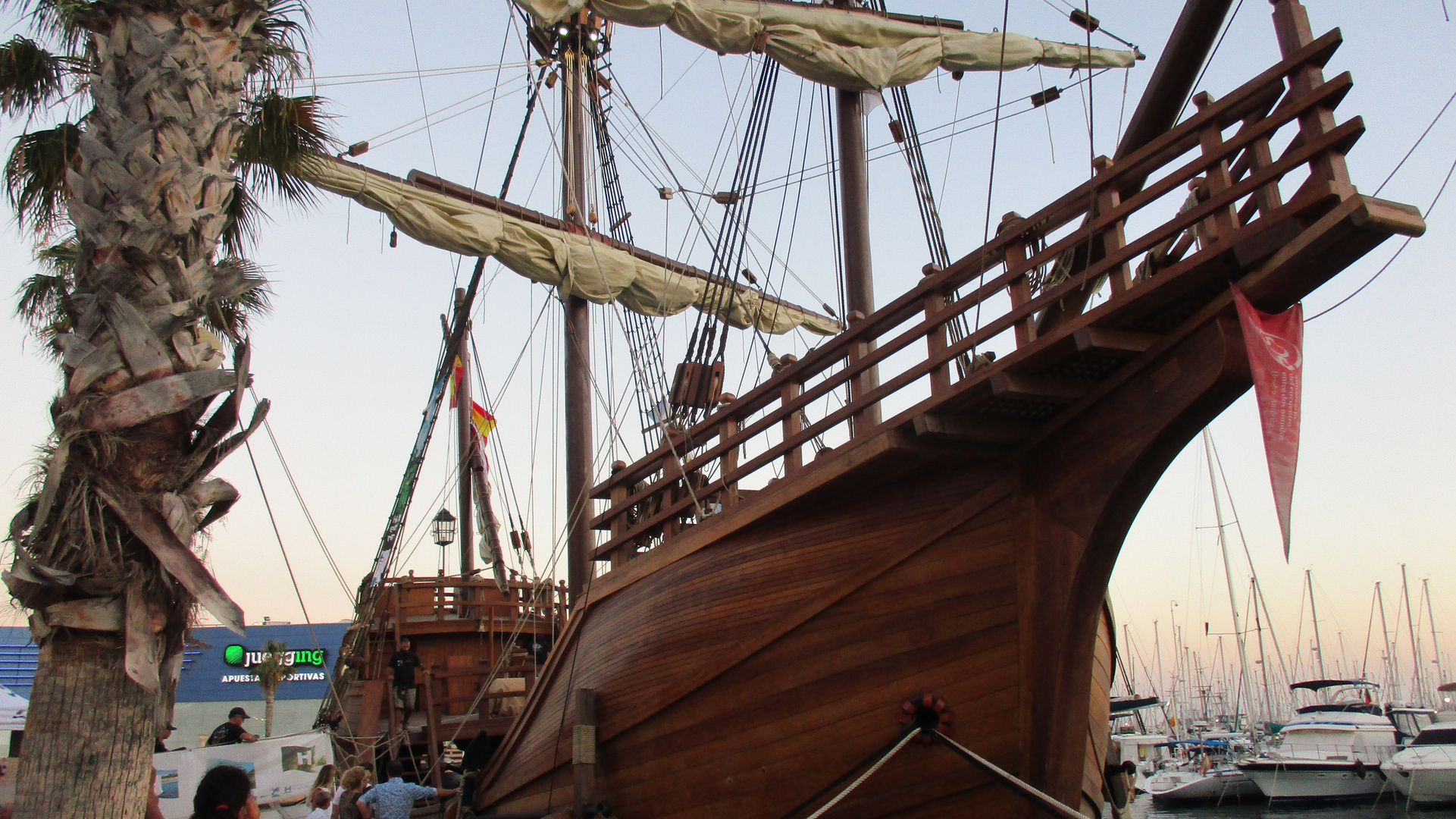 Alicante - Galeón en el Puerto