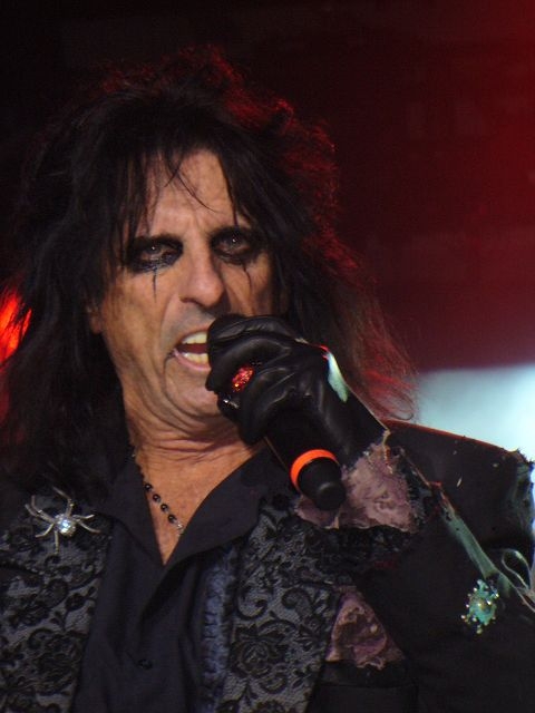 Alice Cooper -   wie er singt und lebt :)