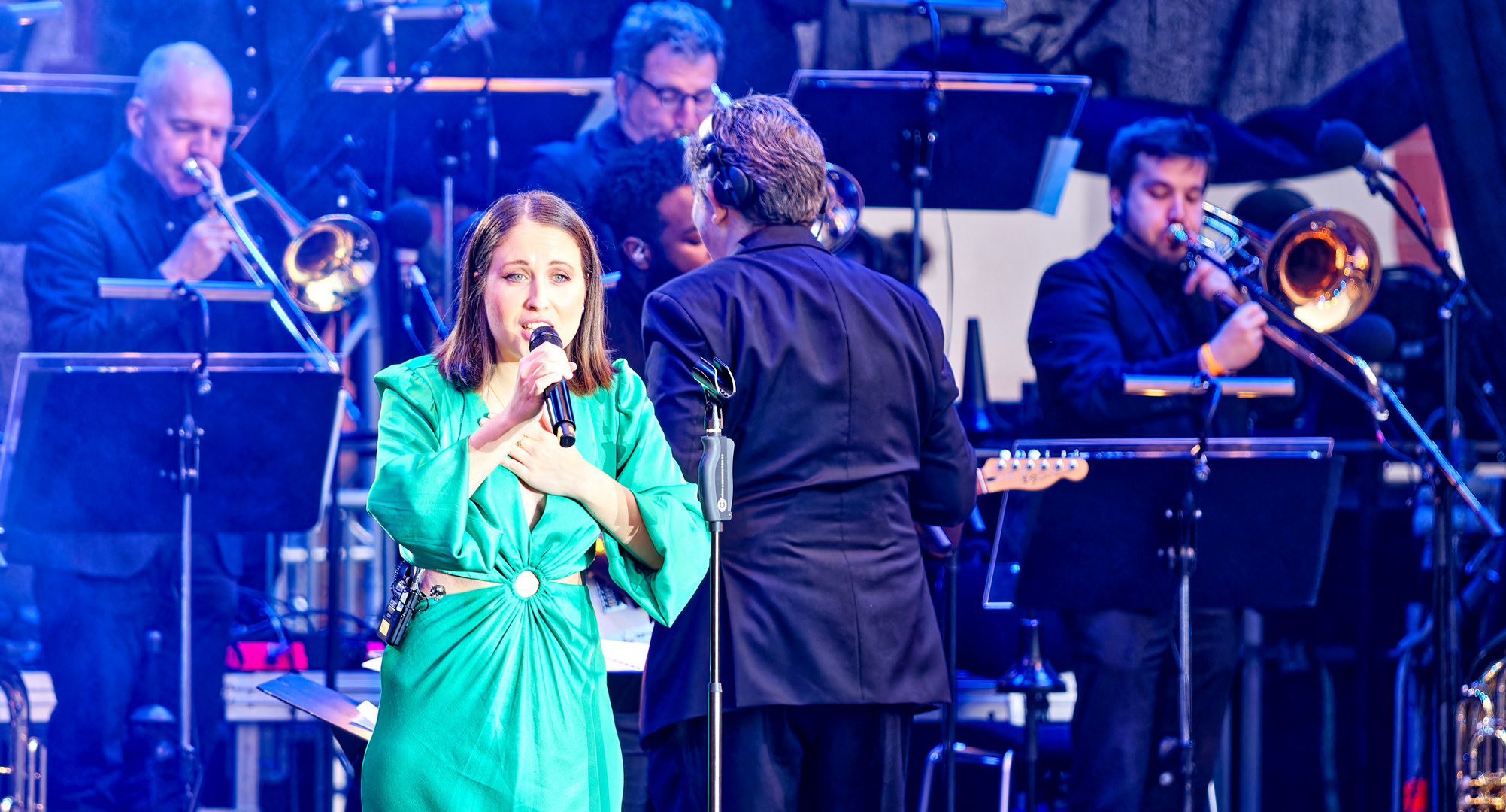 Alice Merton und die HR Big Band auf dem Paulskichenfest am 19. Mai 2023