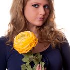 Alina mit Blume