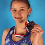 Alina mit ihrer Silbermedaille