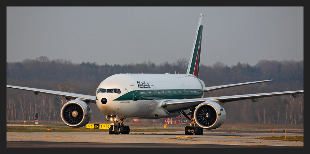 Alitalia Boeing 777