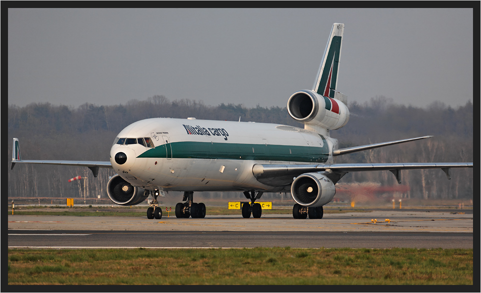 Alitalia Cargo MD-11