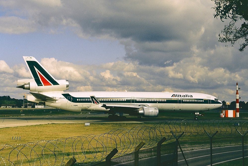 Alitalia MD-11 in Tegel