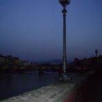 ...all' imbrunire lungo l' Arno ....