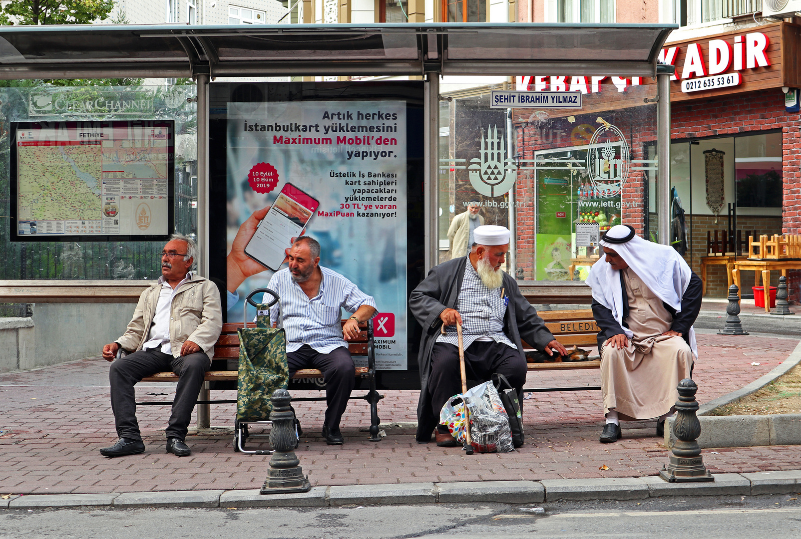 Alla fermata del bus,Istanbul