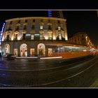 Alla fermata del tram