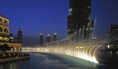 Allabendliche water games vor dem Burj Khalifa