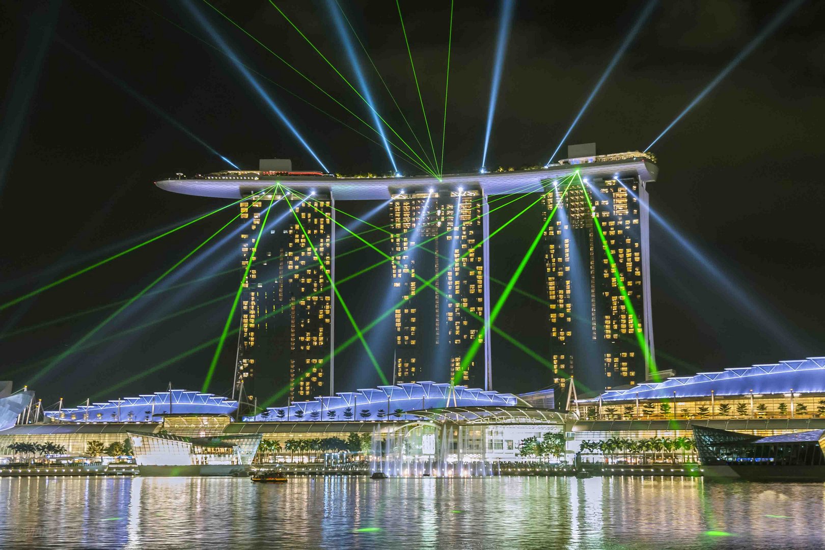 allabendliches Lichterspektakel am Marina Bay Sands Hotel