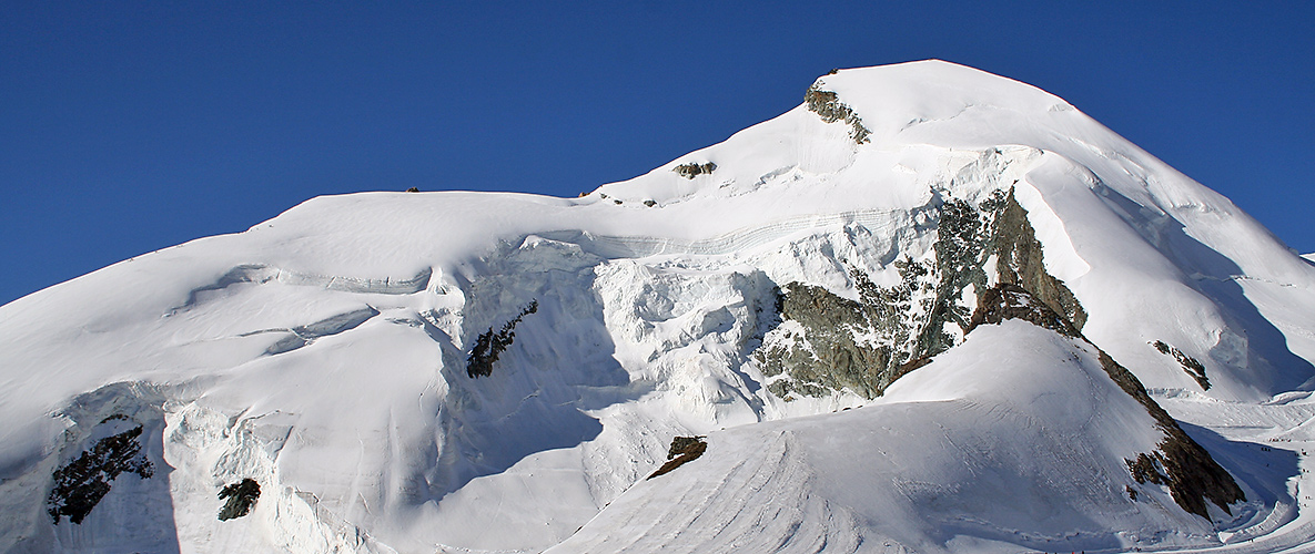 Allalinhorn 4027m , mit dem Anmarsch von der "anderen Seite" aus Richtung Britanniahütte