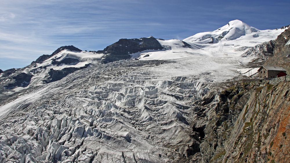 Allalinhorn 4027m und darunter der Feegletscher , denn jetzt im Juli/August....