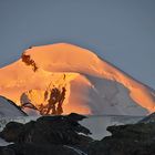 Allalinhorn mit Morgensonne und bei der kommenden Hitze...