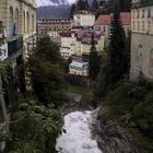 Alle wollen am Wasser wohnen. (Wasserfall in Badgastein) Blick nach unten.