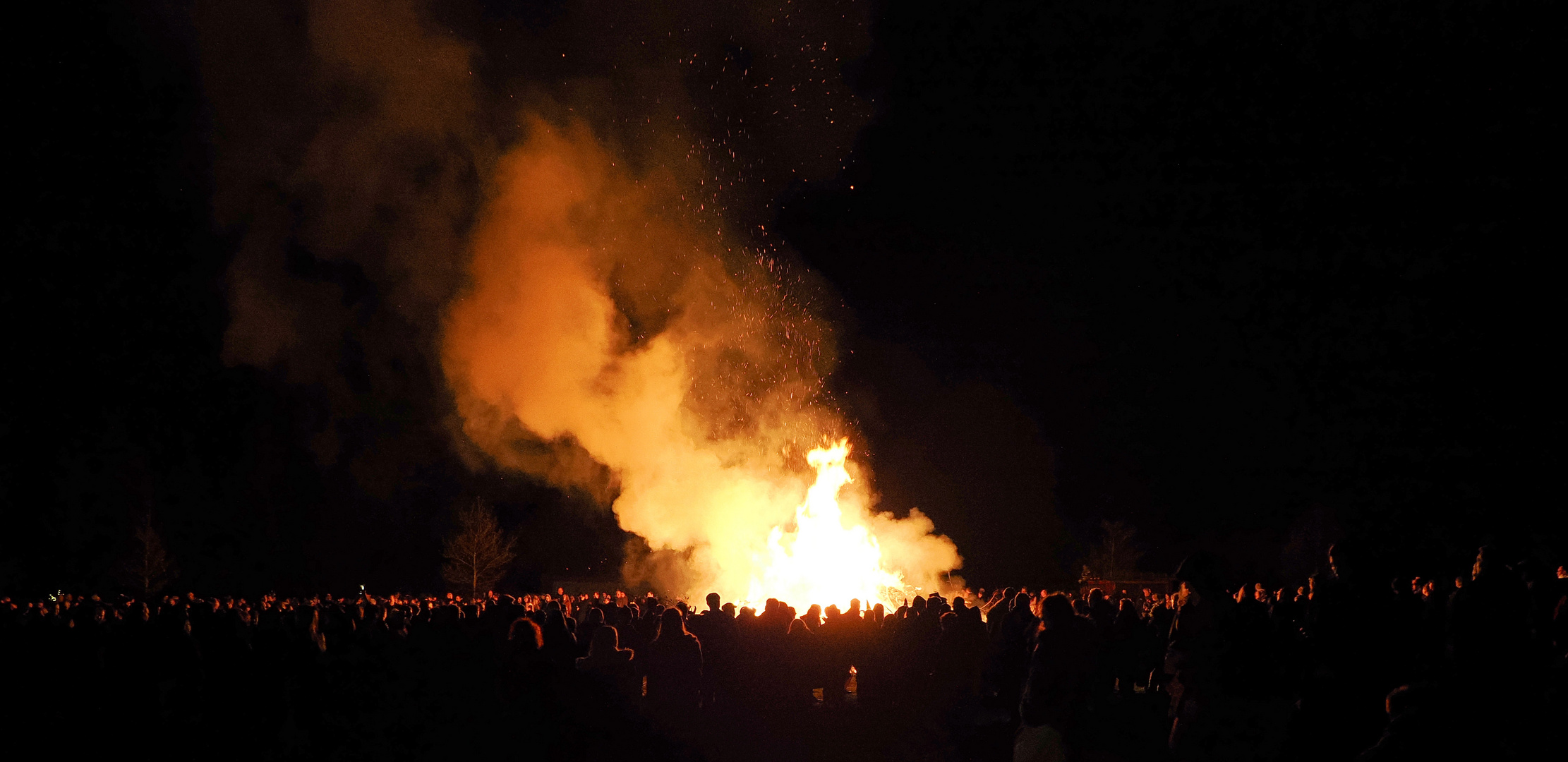 Alle wollen das Feuer sehen …