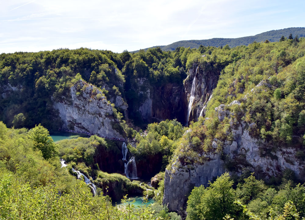 alle wollen zum grossen Wasserfall