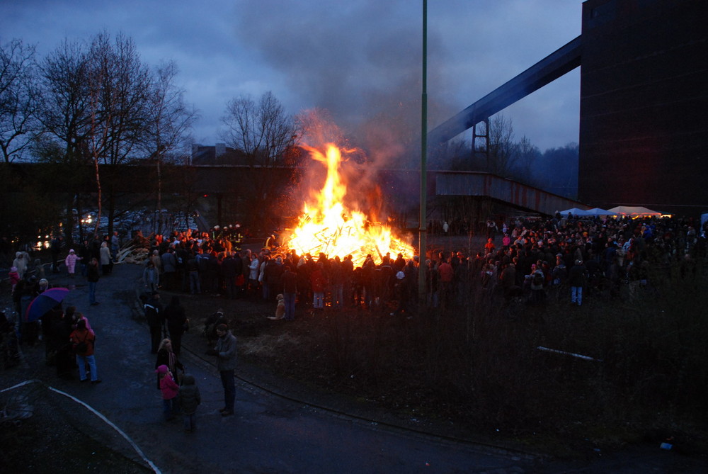 Alle zusamme --Feuer und Flamme