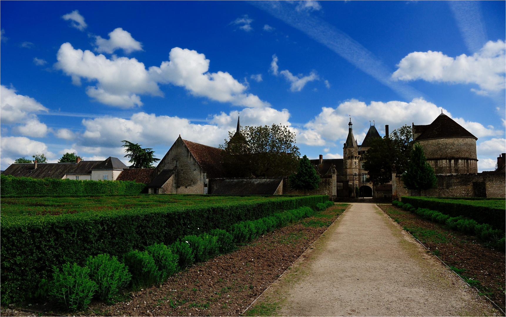 Allée du Château...