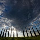 Allee unter Wolken