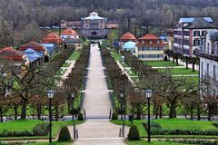 Alleeblick zum Hotel Restaurant Bellevue